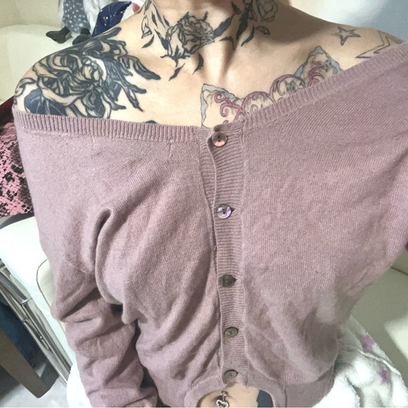 Irregular cut dusty pink cardigan with a relaxed fit - Picture 4 of 11